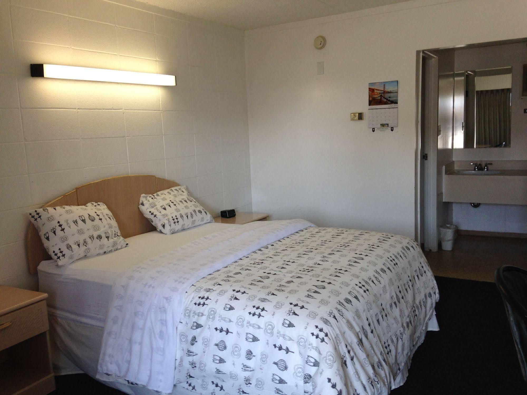 Silver Crest Lodge Grande Prairie Bagian luar foto