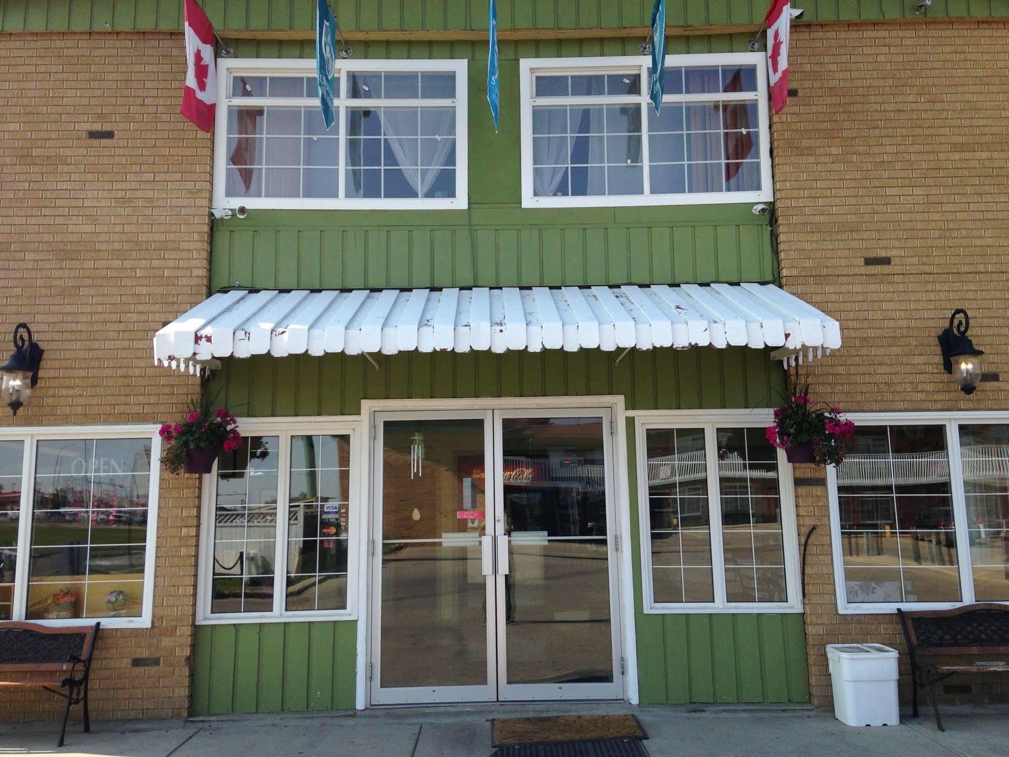 Silver Crest Lodge Grande Prairie Bagian luar foto