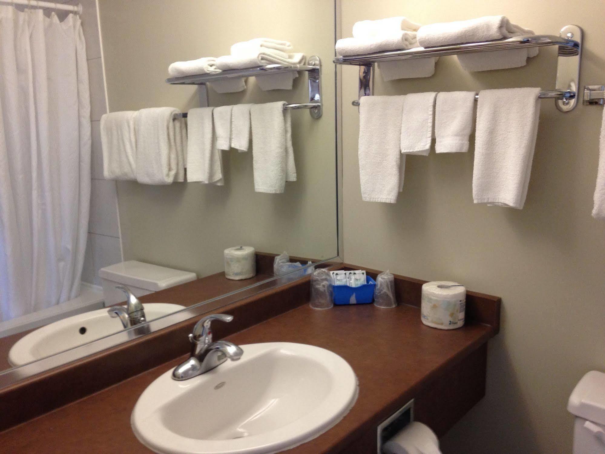 Silver Crest Lodge Grande Prairie Bagian luar foto